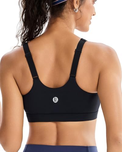 A high impact pullover bra built with sewn-in molded cups, adjustable shoulder straps, and full coverage for running.